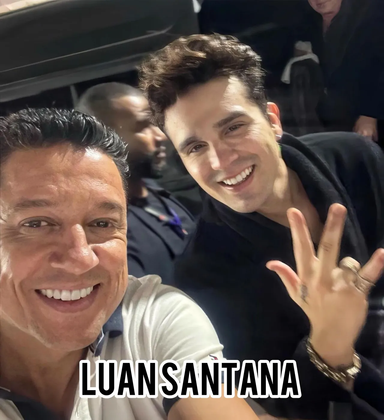 Pedrinho com artista