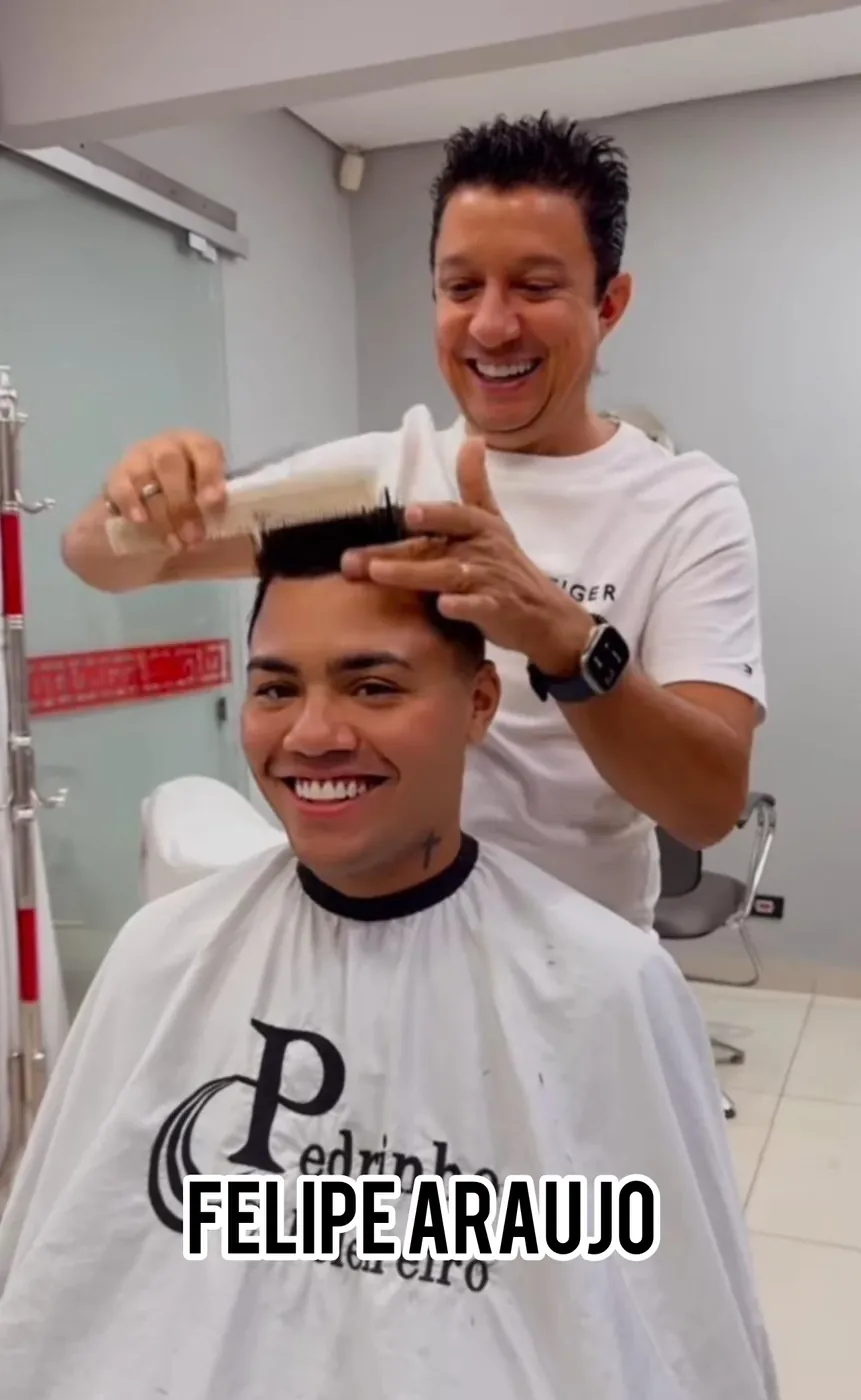 Pedrinho com artista