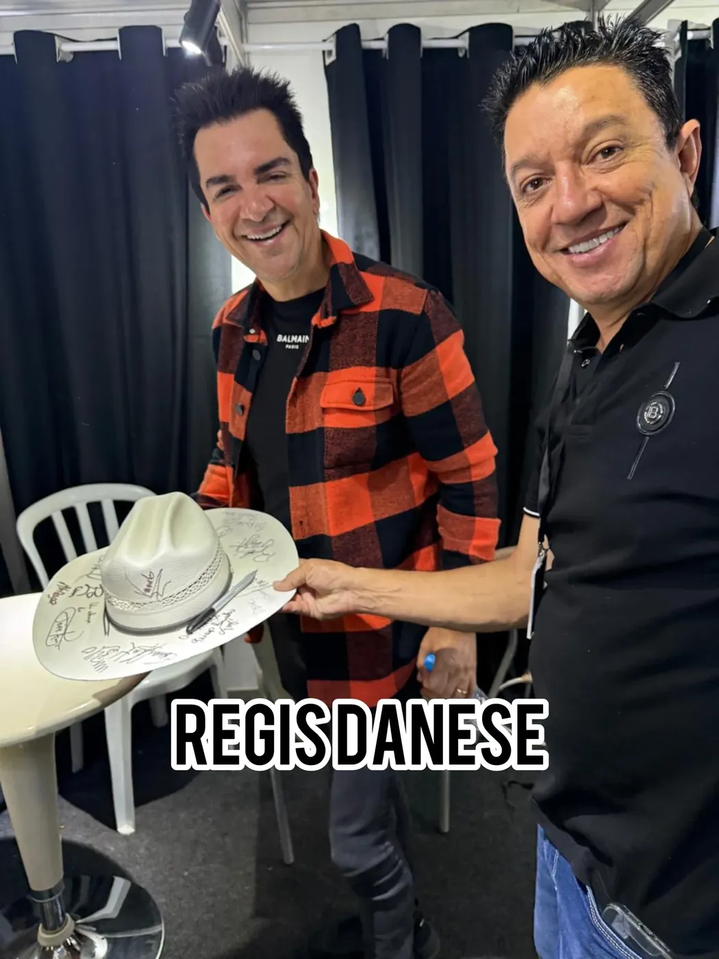 Pedrinho com artista