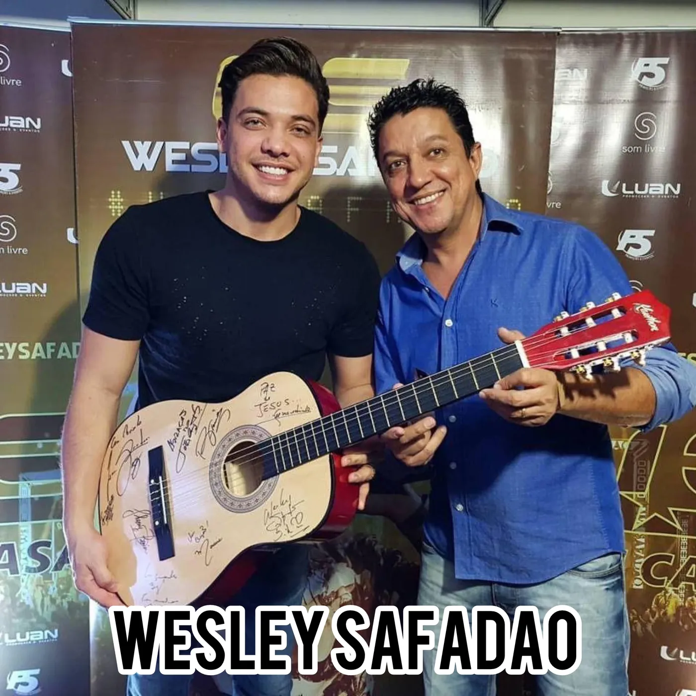 Pedrinho com artista